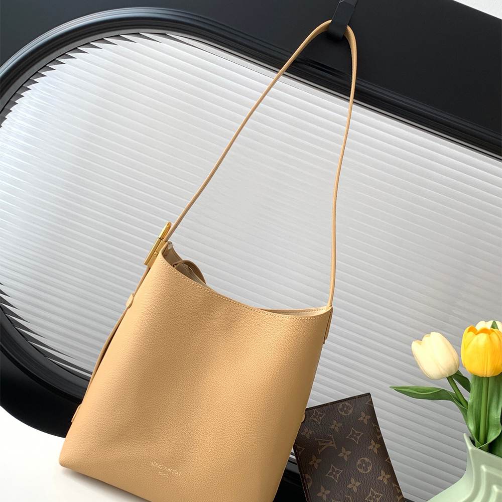 Alternative view of LV Low Key Hobo PM
