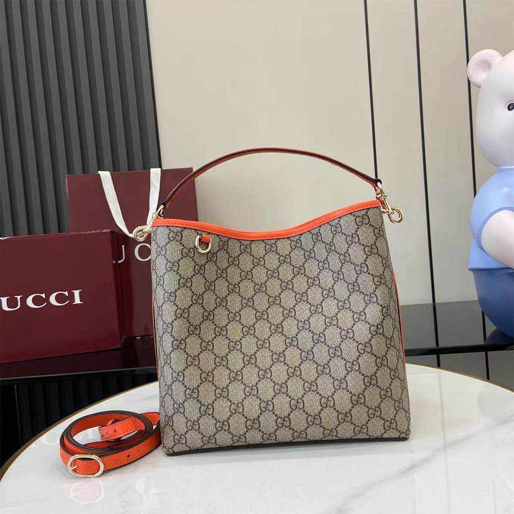 GG Emblem medium bucket bag - Image 4