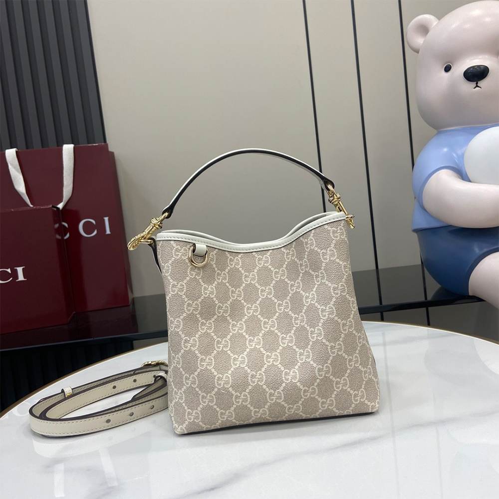 GG Emblem small bucket bag - Image 5