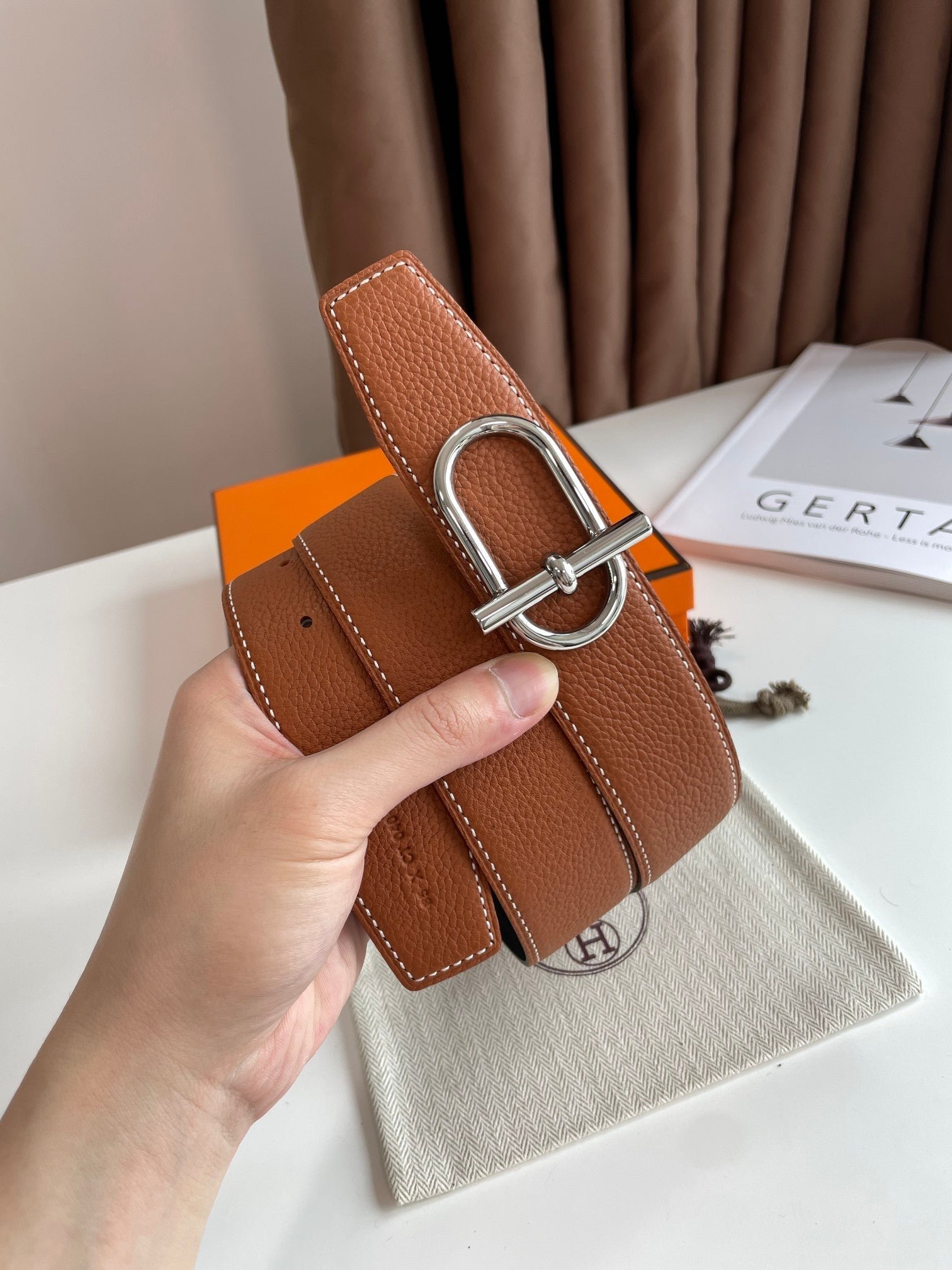Alternative view of HM ITHAQUE BELT SILVER BUCKLE & REVERSIBLE CINNAMON BROWN AND BLACK LEATHER STRAP 38MM