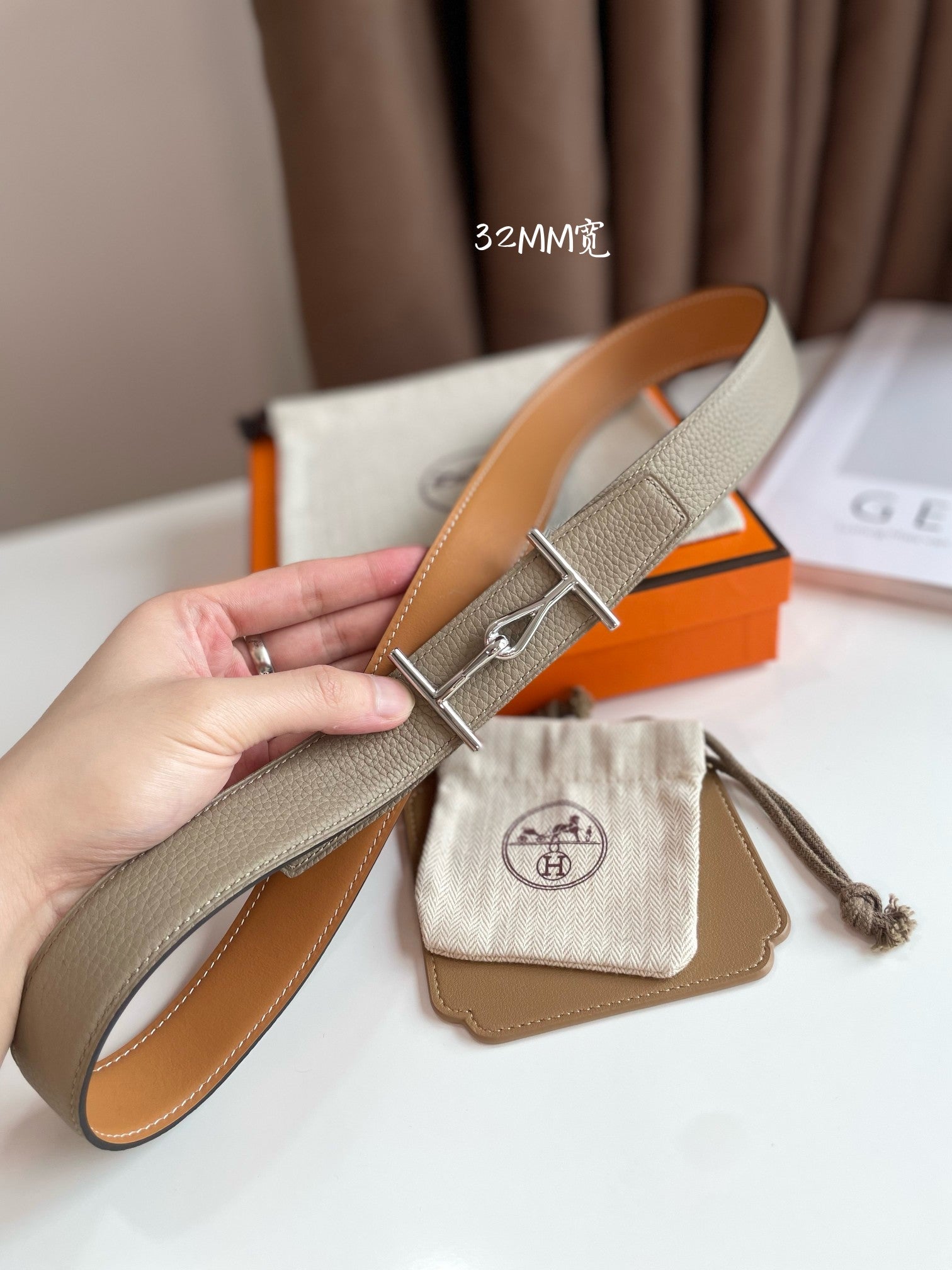 Alternative view of JUMBO BELT SILVER BUCKLE & REVERSIBLE CAMEL BROWN AND ORANGE LEATHER STRAP 32MM