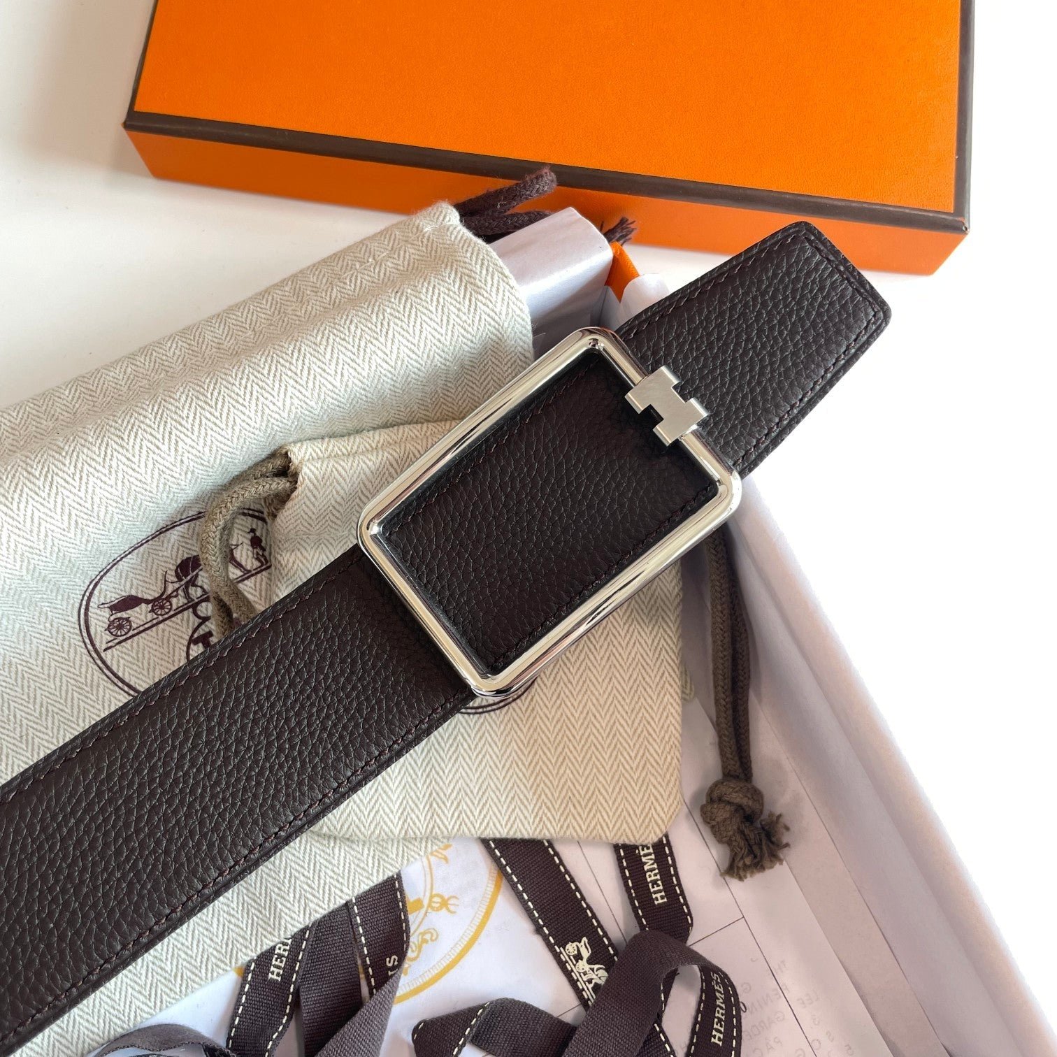 Alternative view of TUBE H BELT GOLD BUCKLE & REVERSIBLE DARK BROWN LEATHER STRAP 38MM