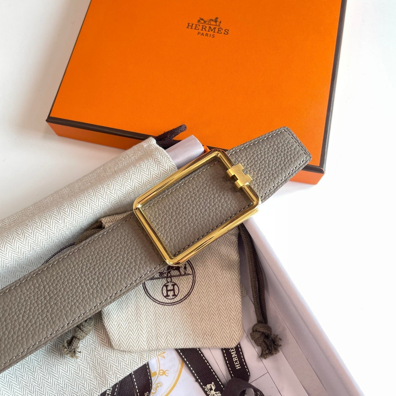 Alternative view of TUBE H BELT BUCKLE & REVERSIBLE KHAKI BROWN AND BLACK LEATHER STRAP 38MM GOLD HARDWARE