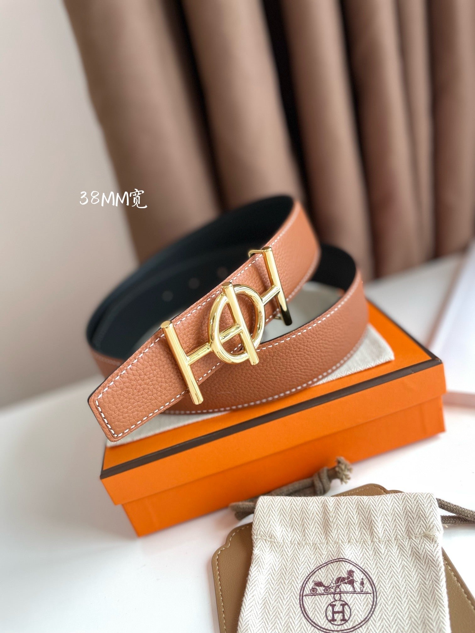 Alternative view of ULYSSE BELT BUCKLE & REVERSIBLE GINGER ORANGE LEATHER STRAP 38MM GOLD HARDWARE