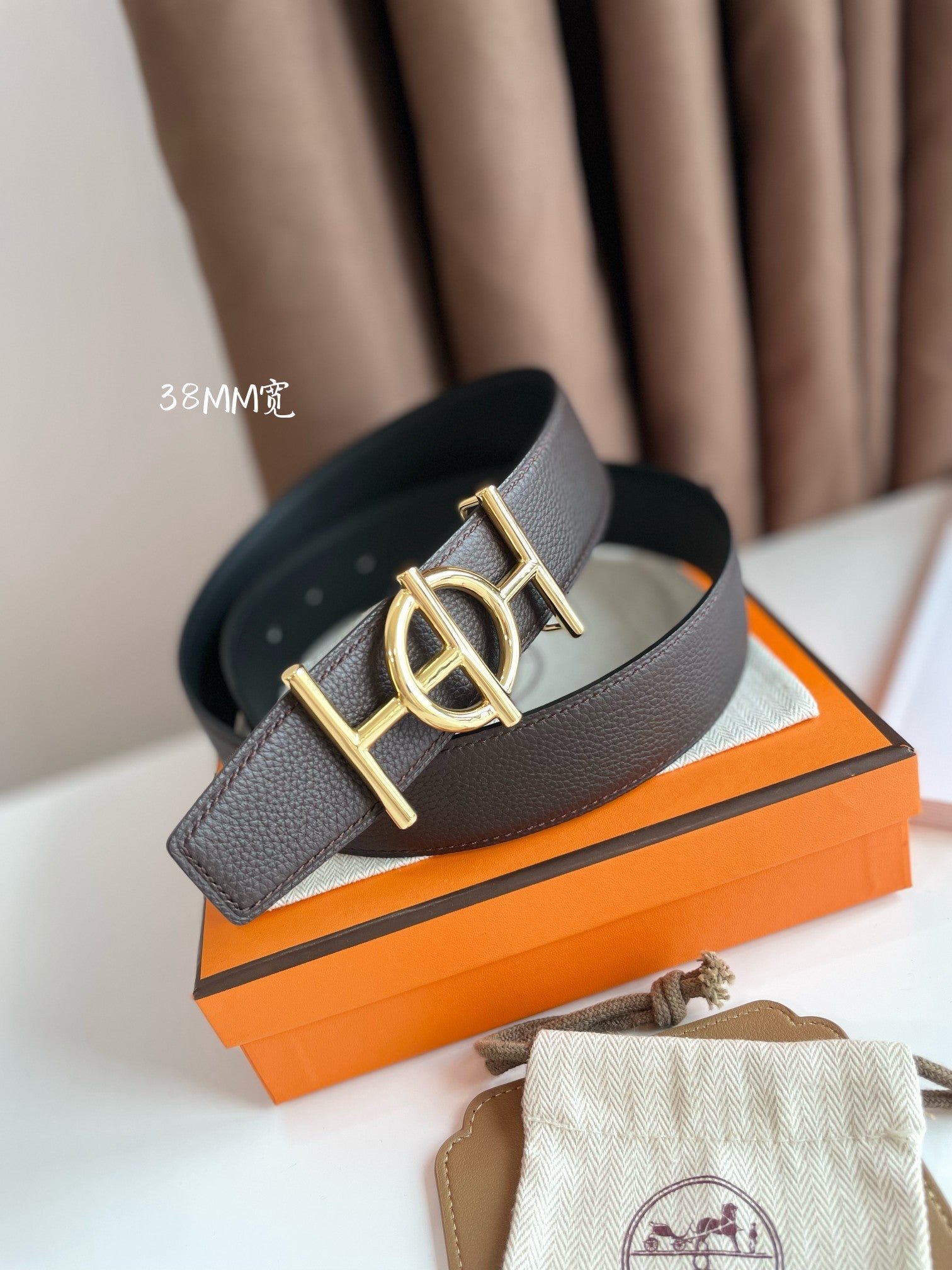 Alternative view of ULYSSE BELT BUCKLE & REVERSIBLE CHOCOLATE BROWN LEATHER STRAP 38MM GOLD HARDWARE