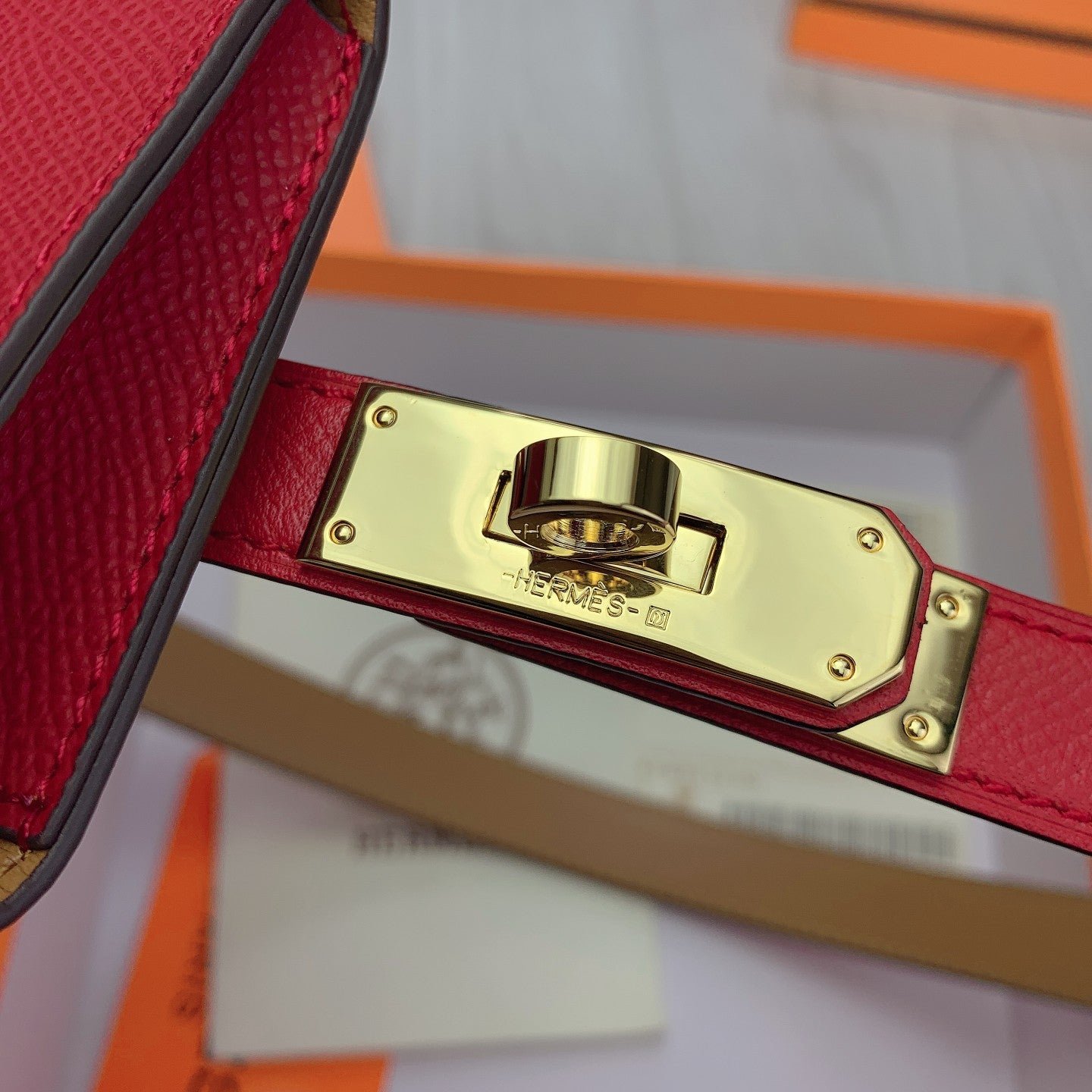 Alternative view of hm kelly belt 18mm with pocket dark red calfskin gold buckle