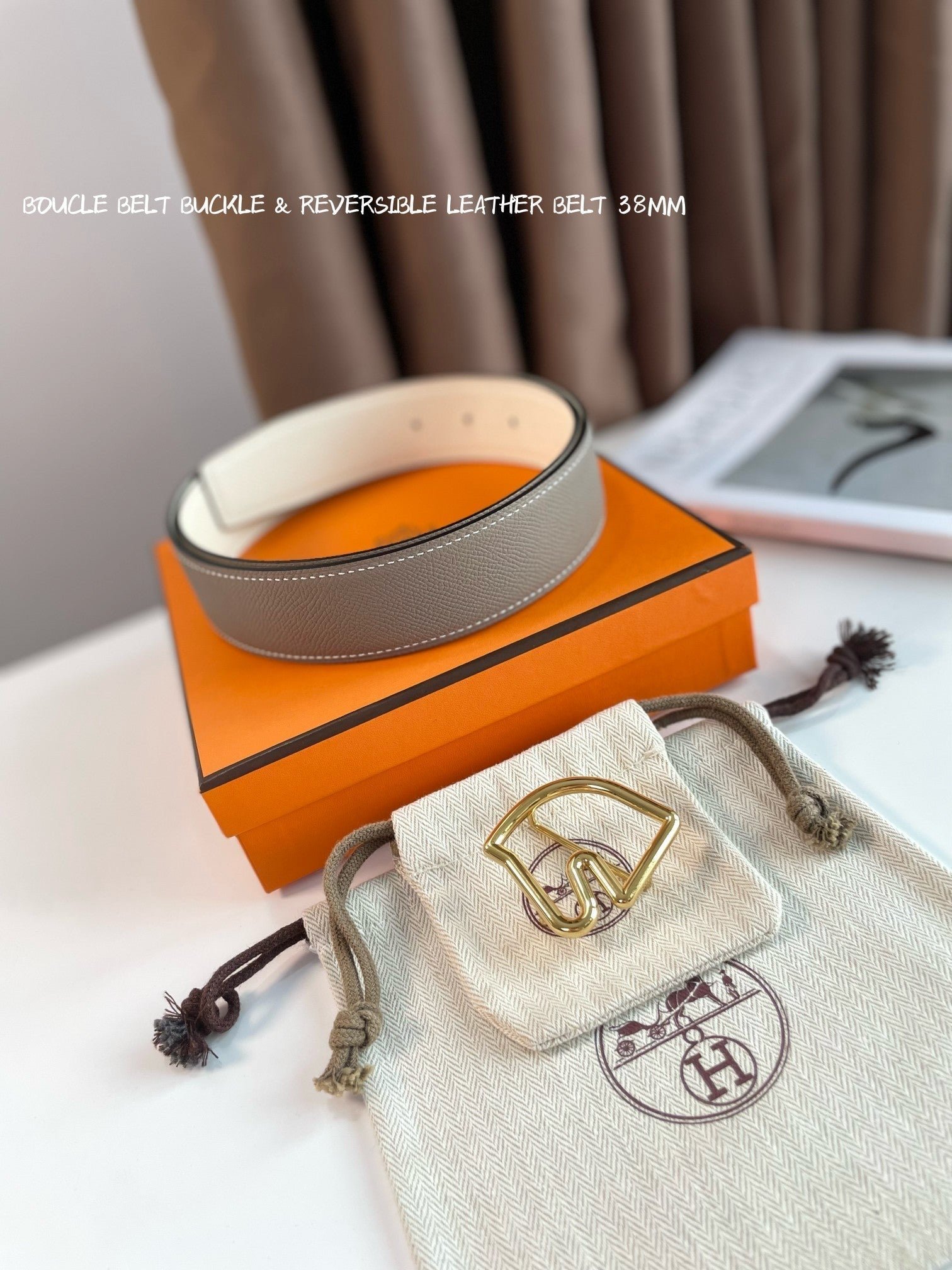 BOUCLE BELT BUCKLE & REVERSIBLE KHAKI BROWN AND WHITE LEATHER STRAP 38MM GOLD HARDWARE - Image 4