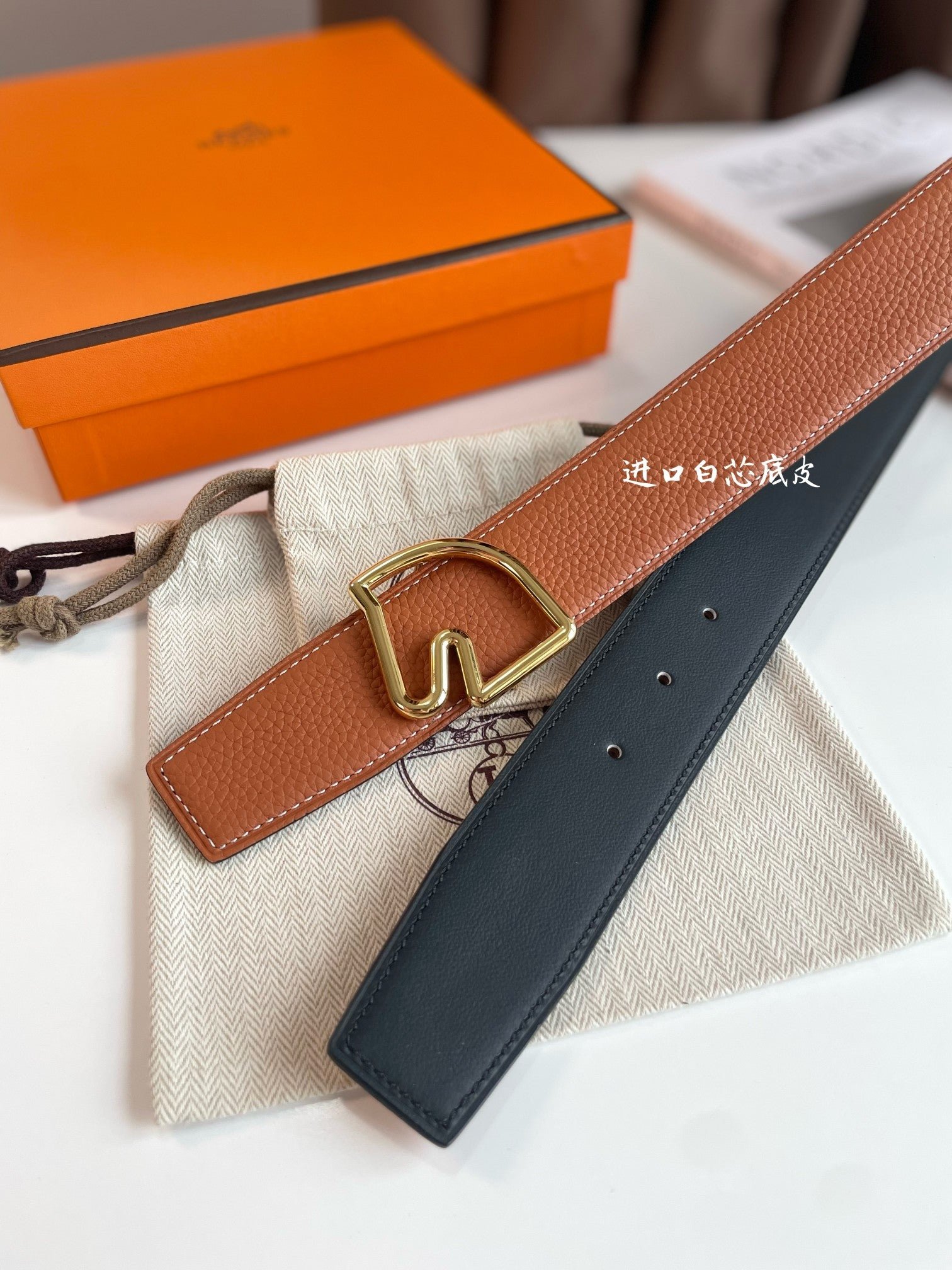 Alternative view of BOUCLE BELT BUCKLE & REVERSIBLE GINGER ORANGE AND BLACK LEATHER STRAP 38MM GOLD HARDWARE