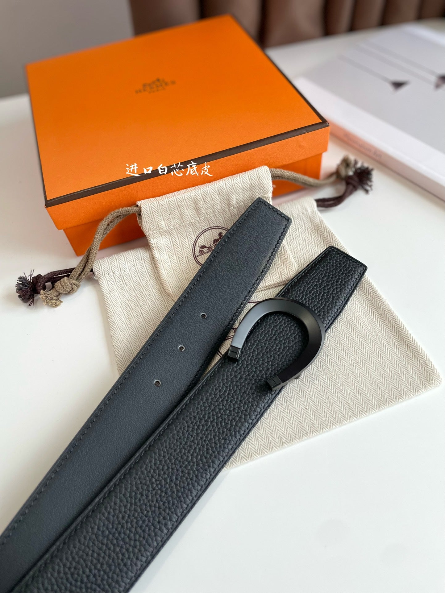 Alternative view of HM LUCK BELT BUCKLE & REVERSIBLE BLACK LEATHER STRAP 38MM