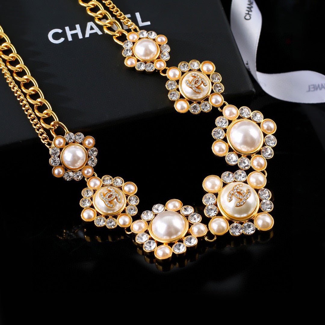 Chanel Floral Pearl Gold Waistband - Image 4