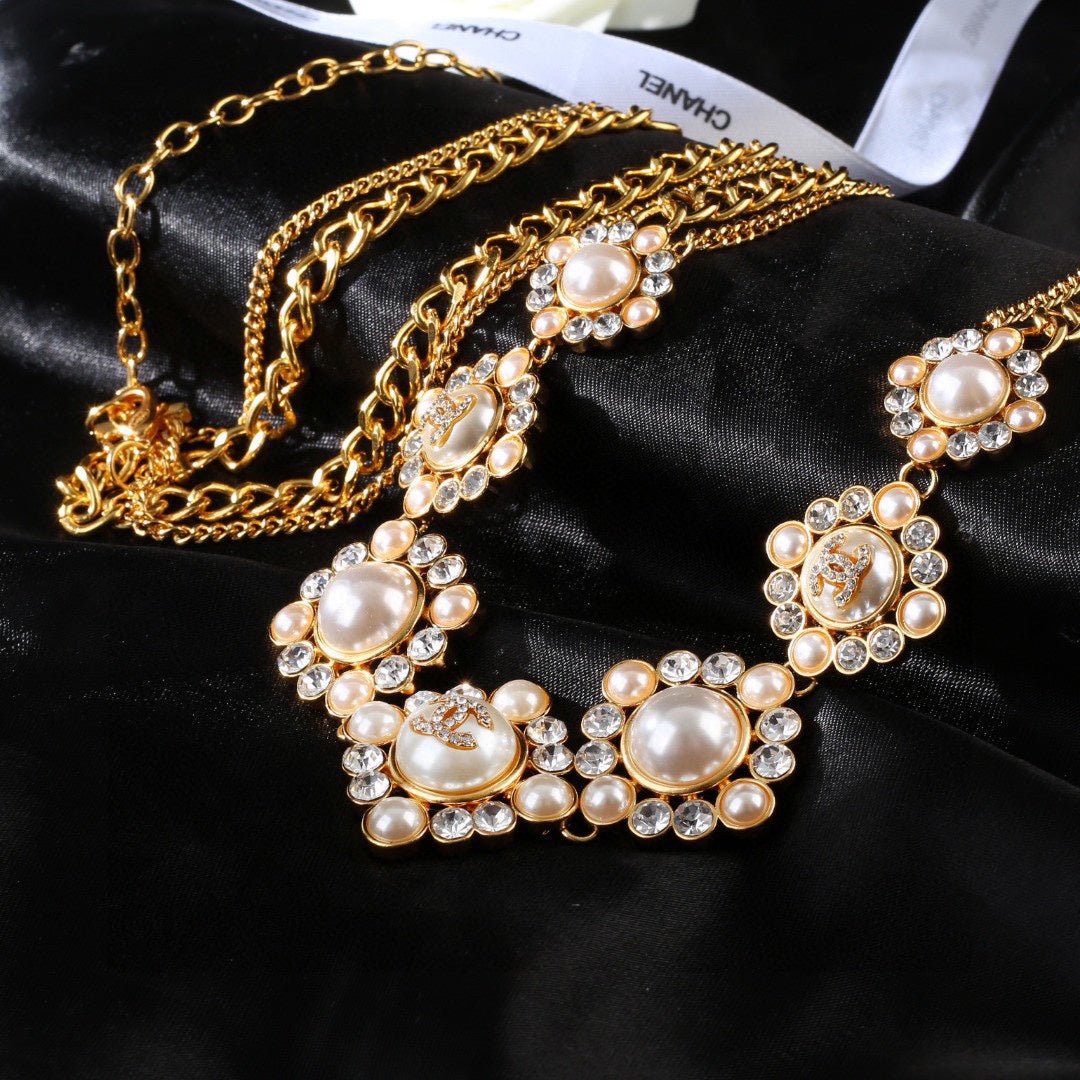 Chanel Floral Pearl Gold Waistband - Image 5