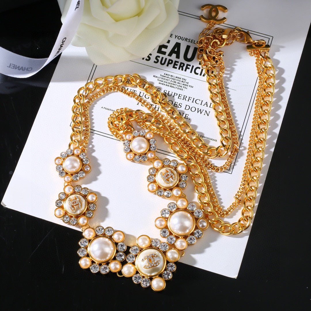 Chanel Floral Pearl Gold Waistband - Image 7