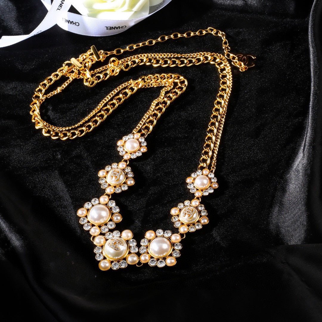 Chanel Floral Pearl Gold Waistband - Image 2