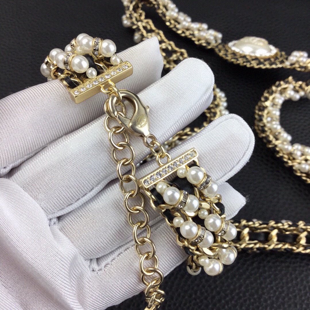 Chanel Medallion Pearl - Image 8