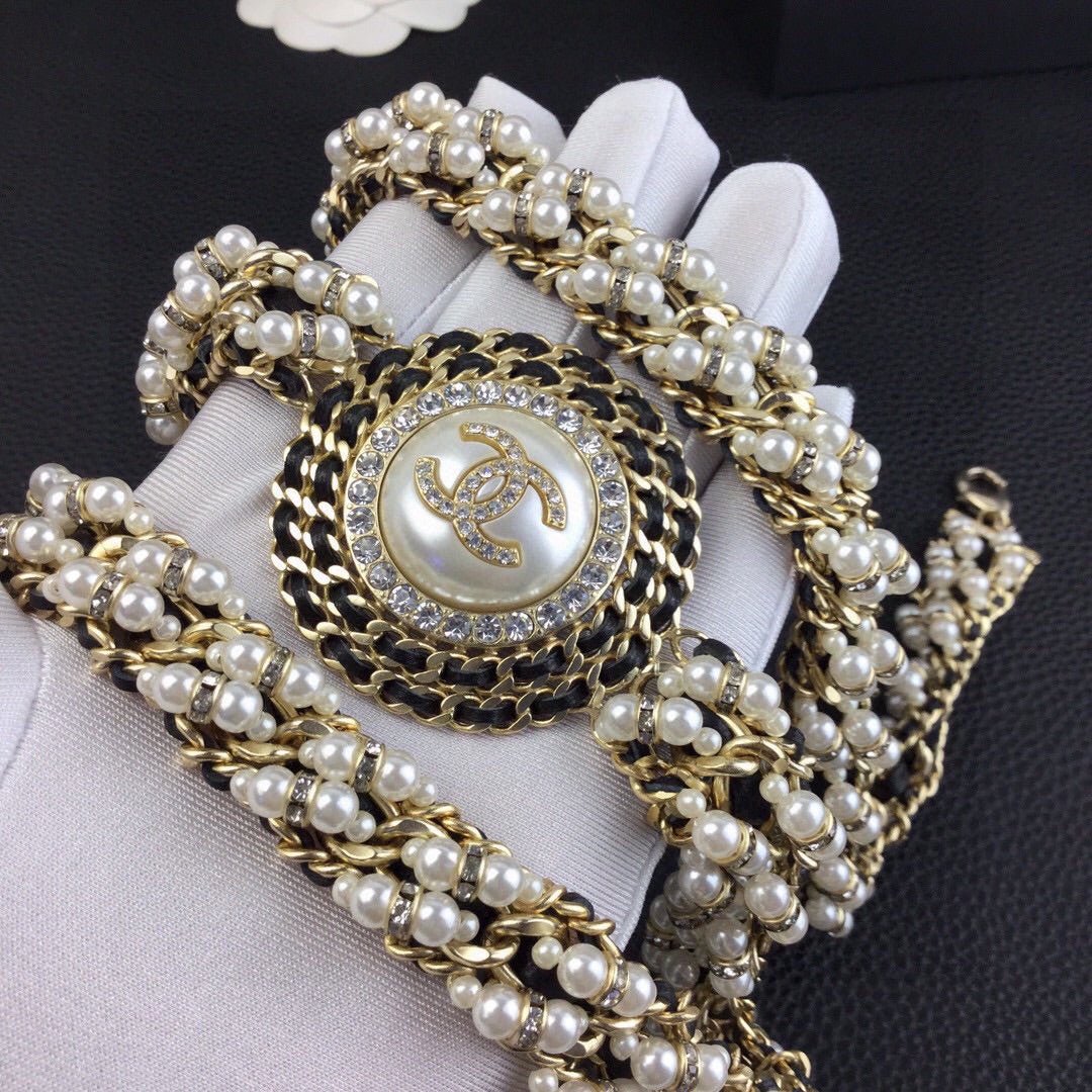 Chanel Medallion Pearl - Image 3