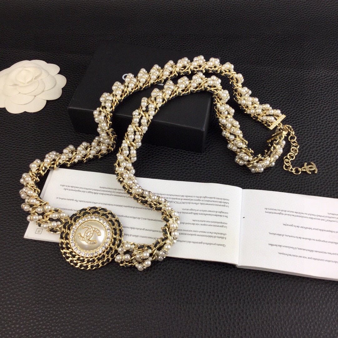 Chanel Medallion Pearl - Image 5
