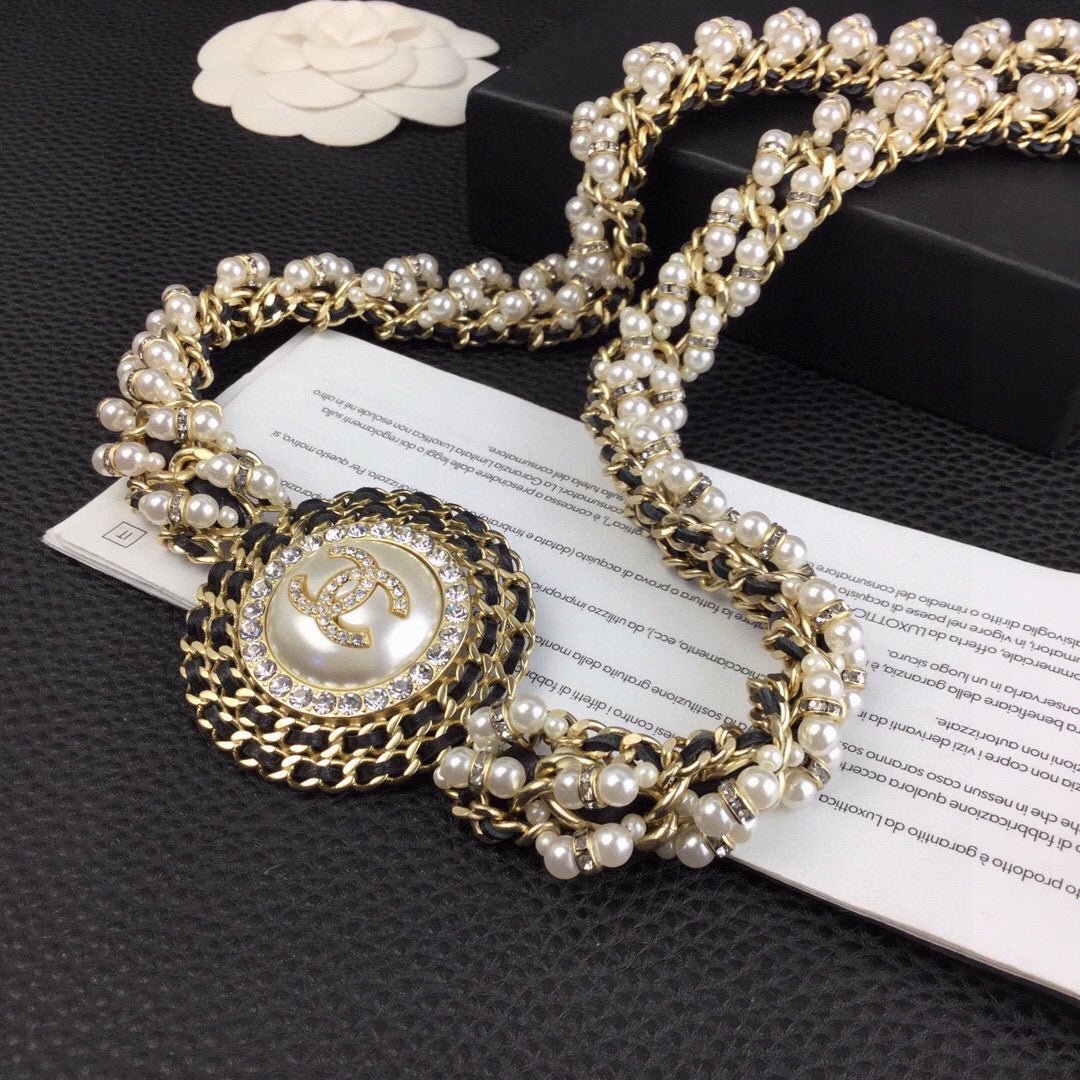 Chanel Medallion Pearl - Image 7
