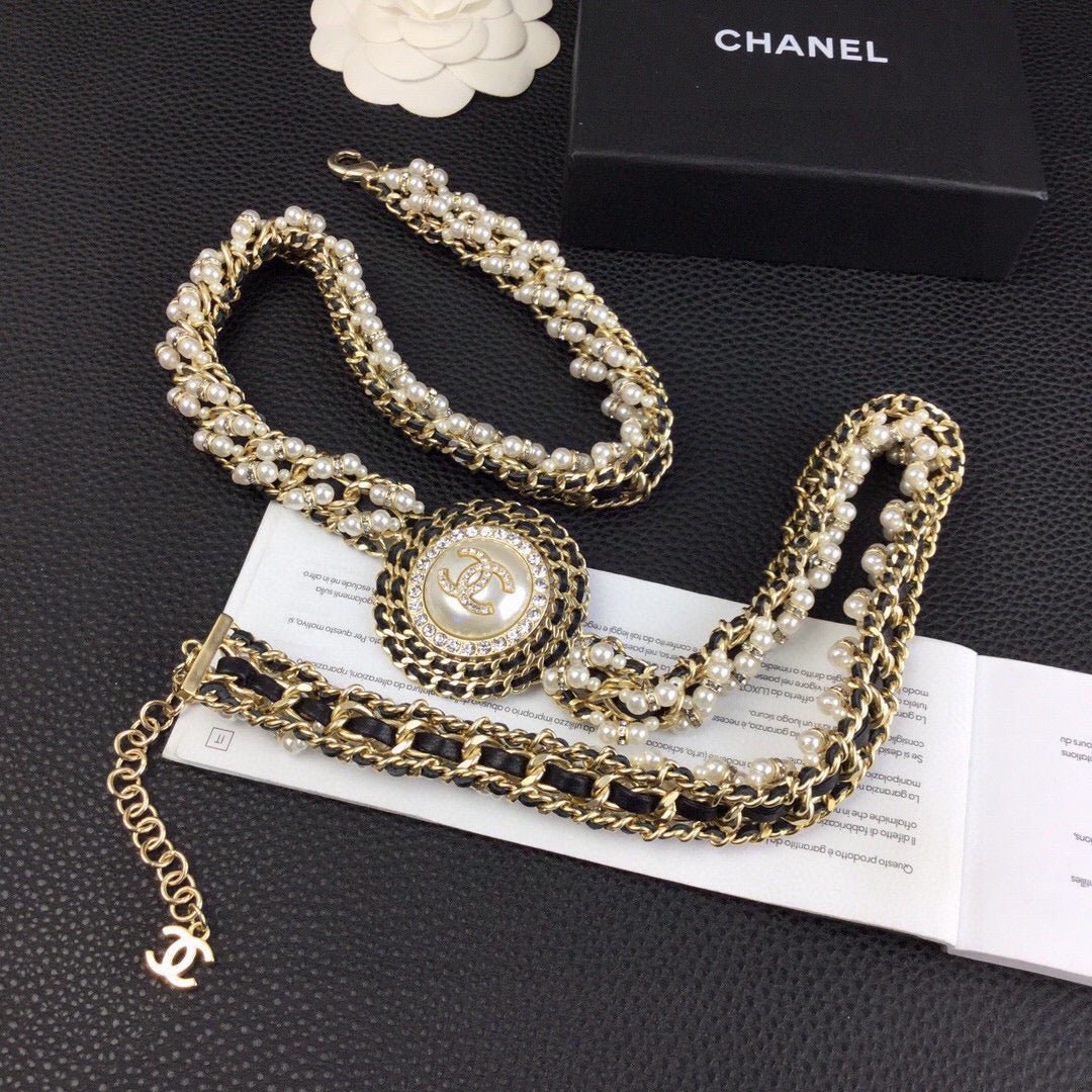 Chanel Medallion Pearl - Image 4
