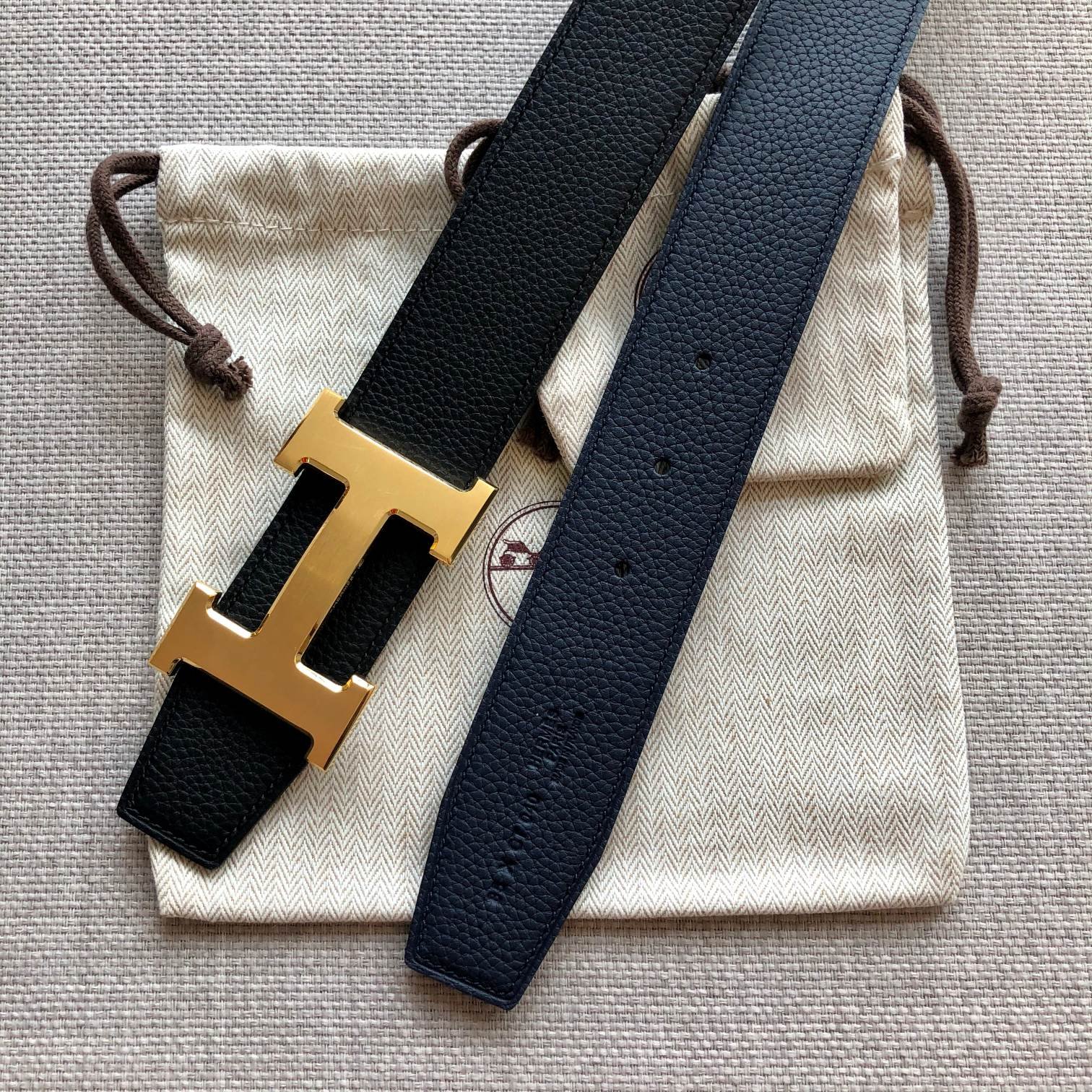 Alternative view of HM BELT BUCKLE & REVERSIBLE BLACK LEATHER STRAP 38MM GOLD HARDWARE