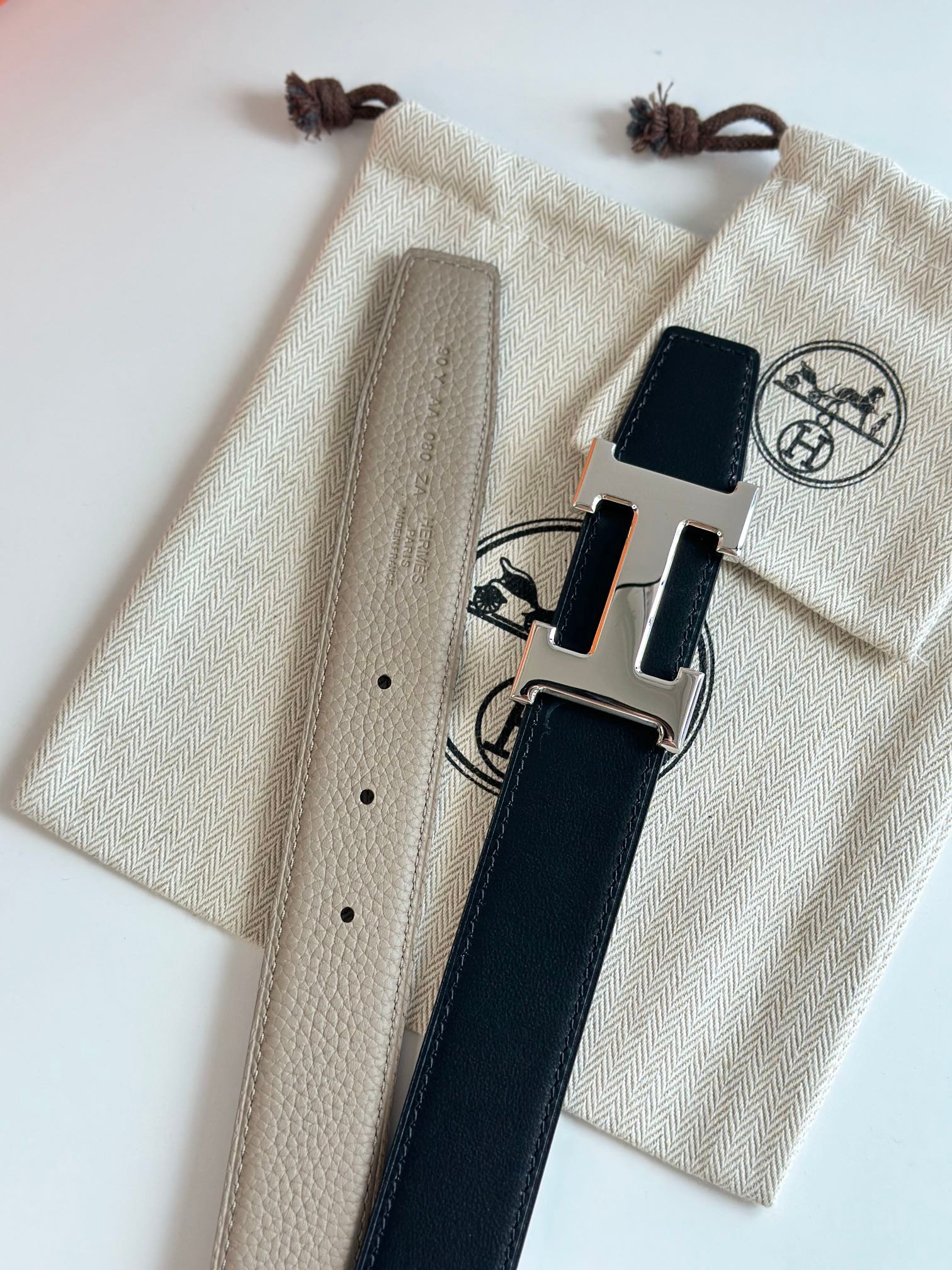 Alternative view of HM Silver H Buckle & Reversible 32mm Belt Beige mix Black leather 124653