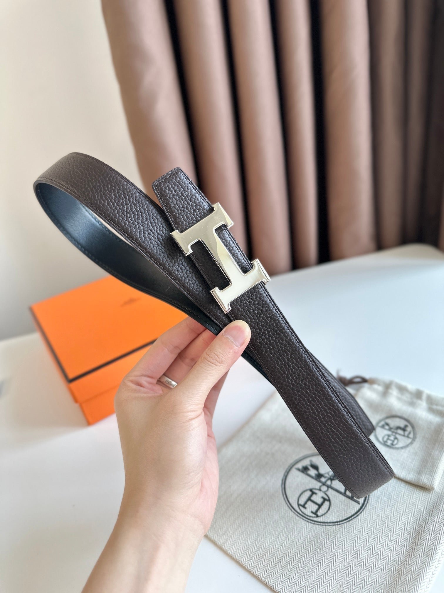 Alternative view of HM Silver H Buckle & Reversible 32mm Belt Black Ebony leather 124644