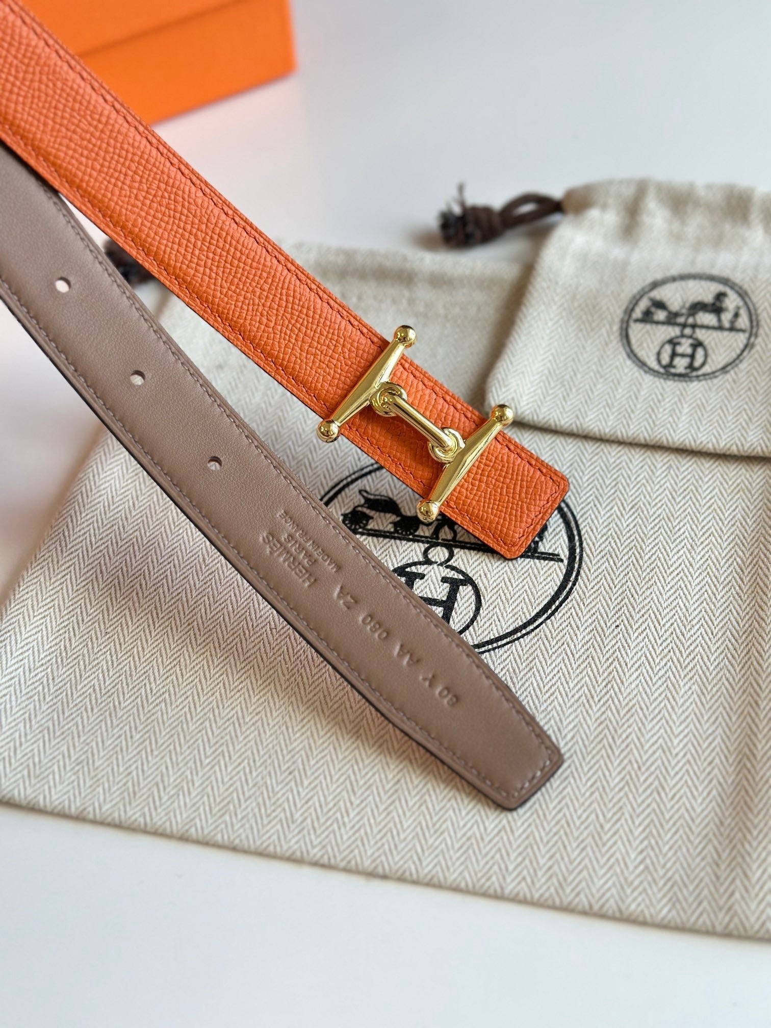 Alternative view of HM Gold Mors H buckle & Reversible 24 mm belt Orange Beige Leather 125355