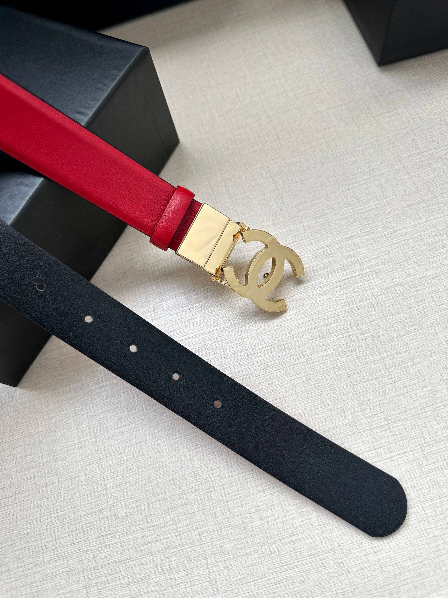 Chanel Shiny Gold Belt - Image 4