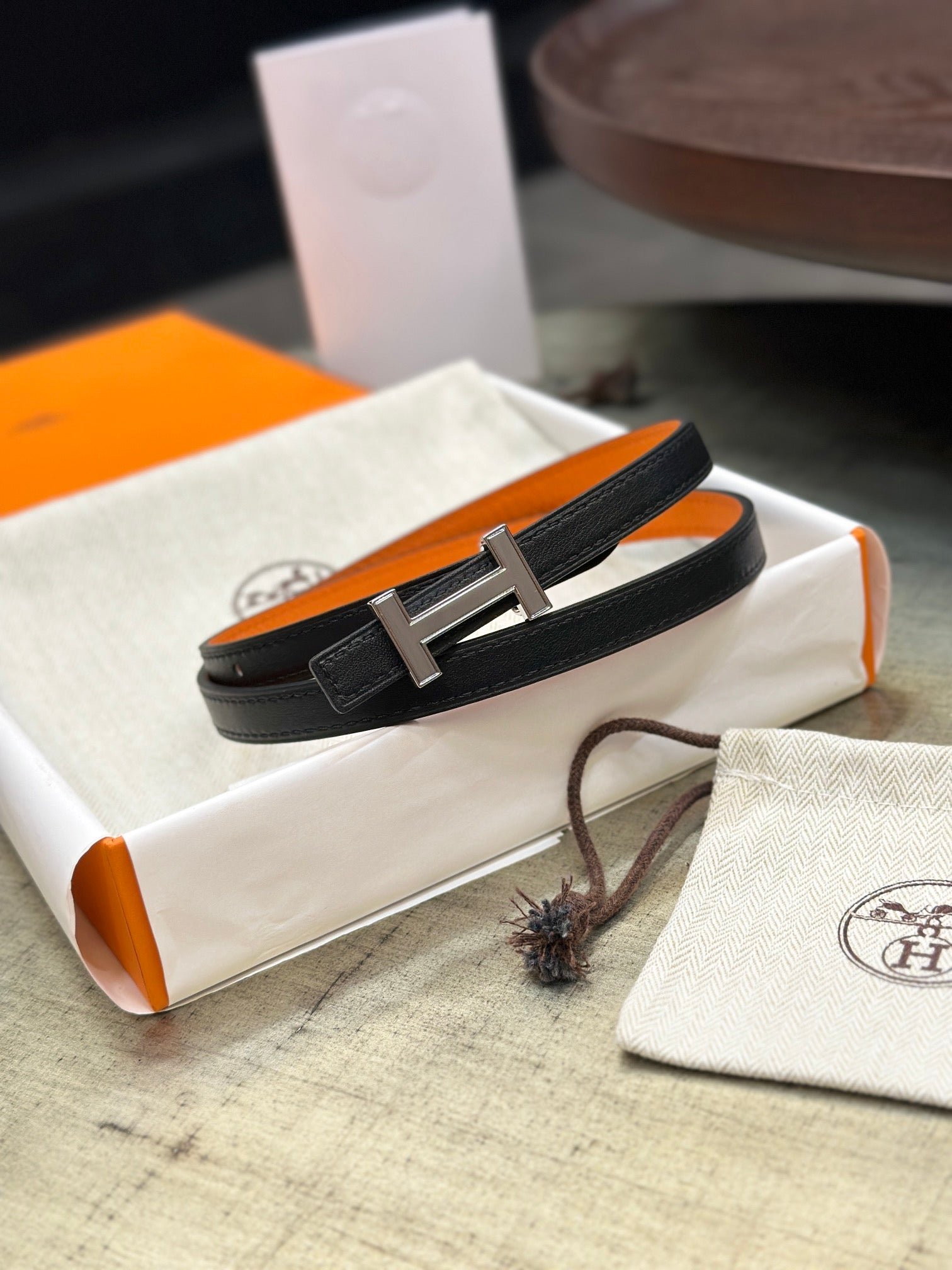 Alternative view of HM FOCUS BUCKLE & REVERSIBLE ORANGE AND BLACK LEATHER STRAP 13MM SILVER HARDWARE