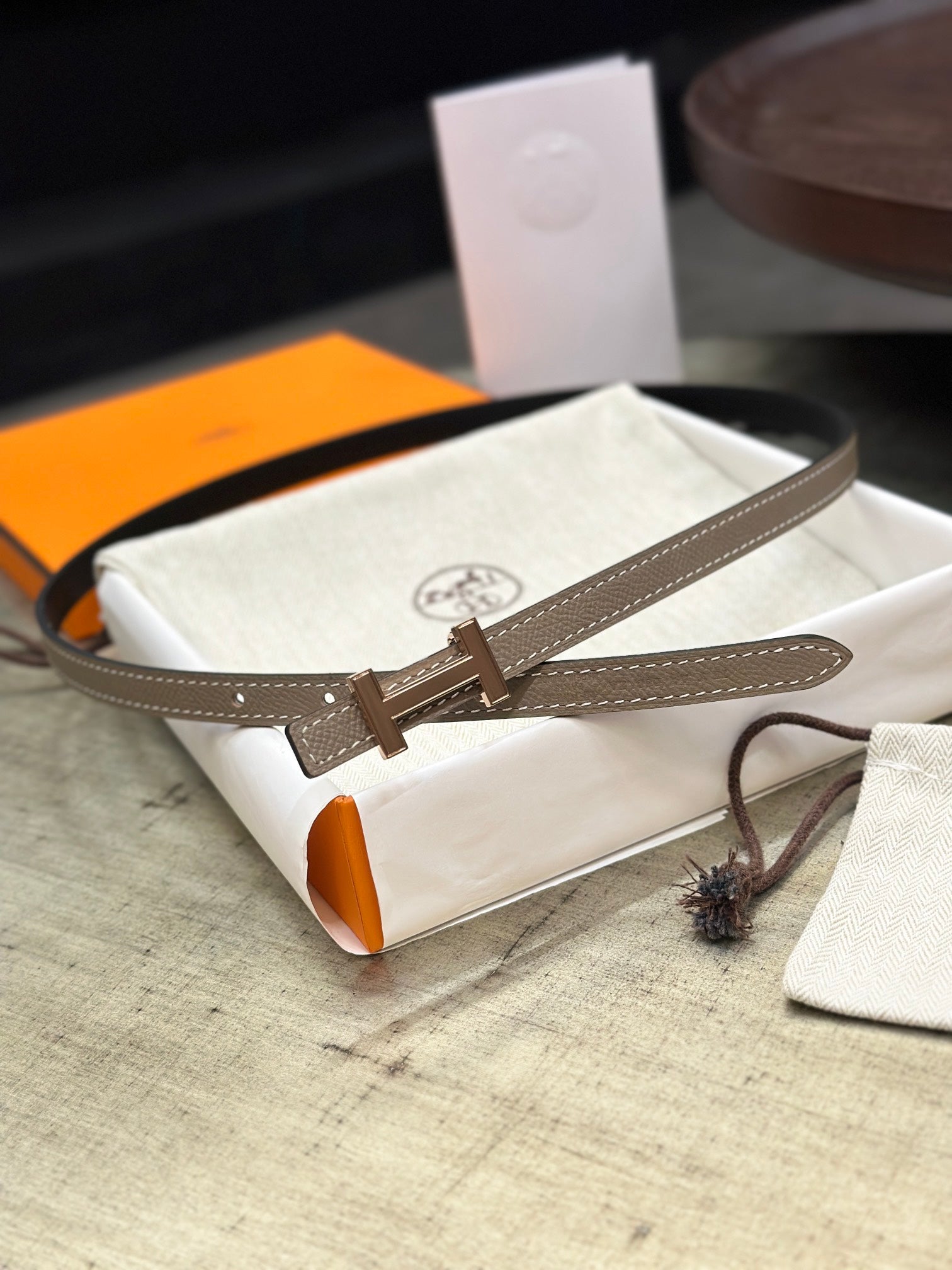 Alternative view of HM FOCUS BUCKLE & REVERSIBLE BLACK AND CAMEL BROWN LEATHER STRAP 13MM COPPER HARDWARE