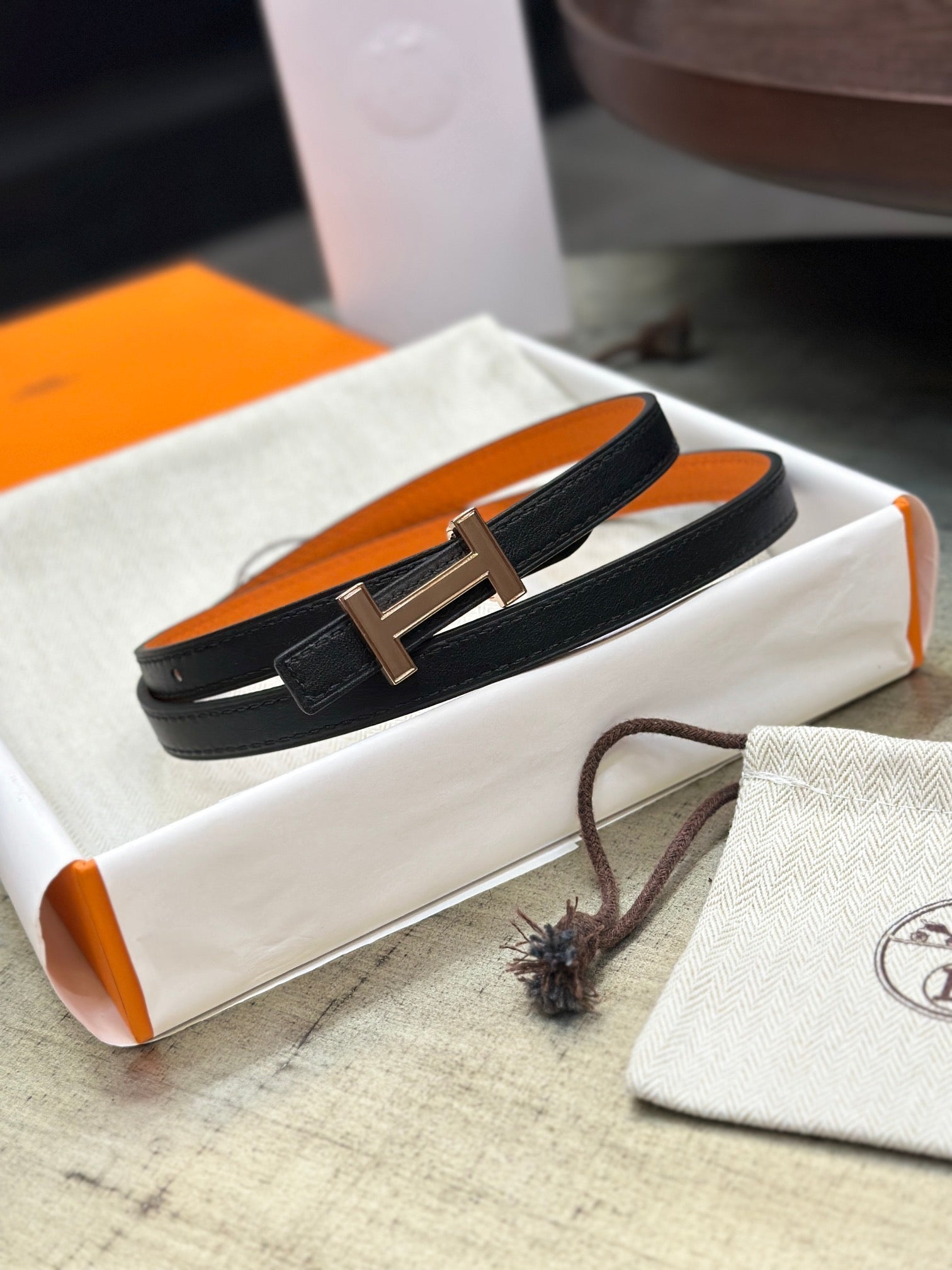 Alternative view of HM FOCUS BUCKLE & REVERSIBLE BLACK AND ORANGE LEATHER STRAP 13MM COPPER HARDWARE