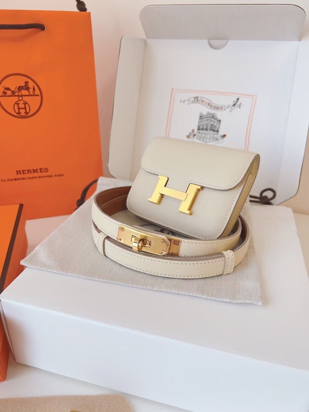 Alternative view of hm kelly belt 18mm with constance slim white epsom gold hardware