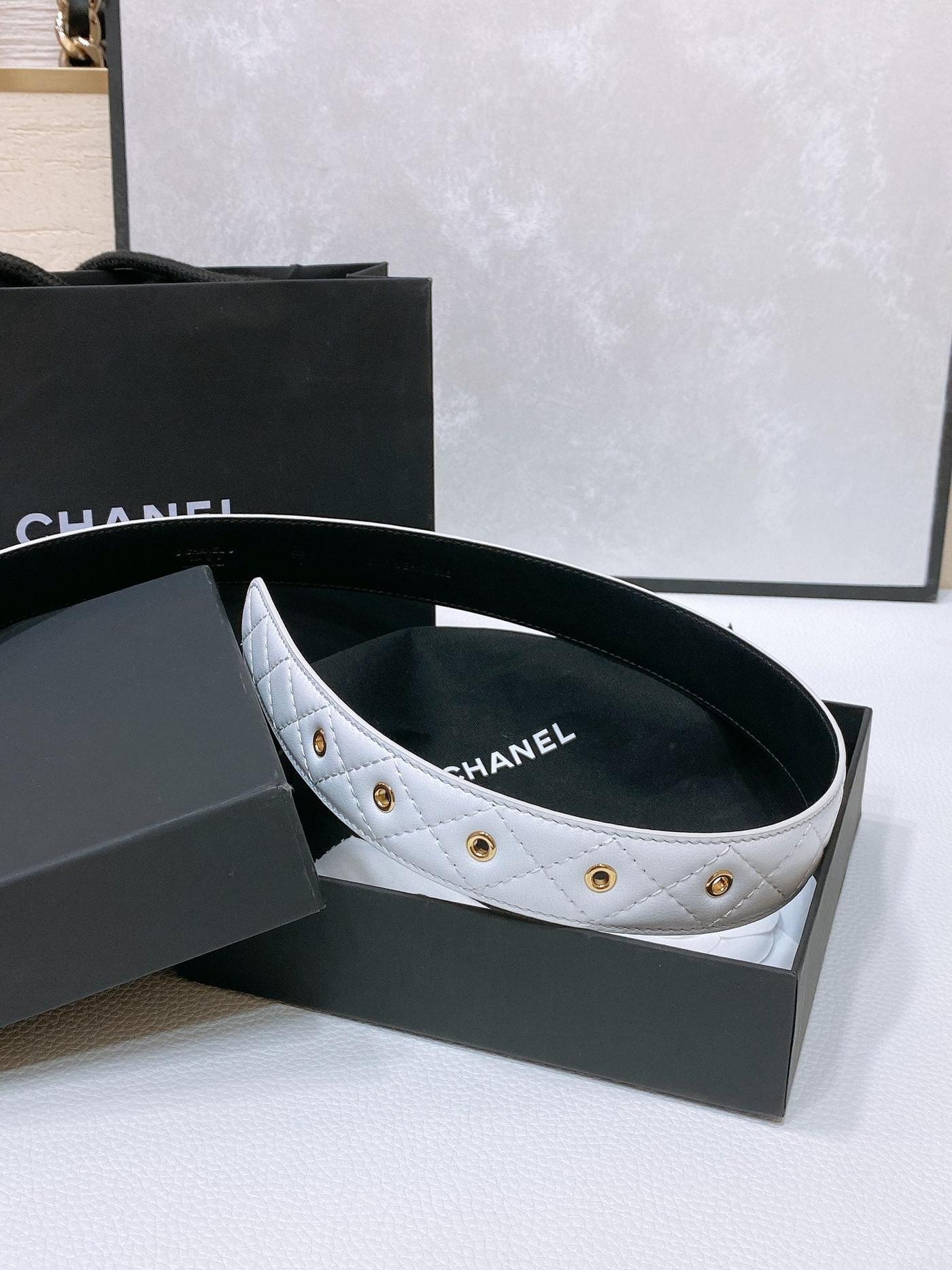 Chanel White Quilted Oval Belt - Image 3
