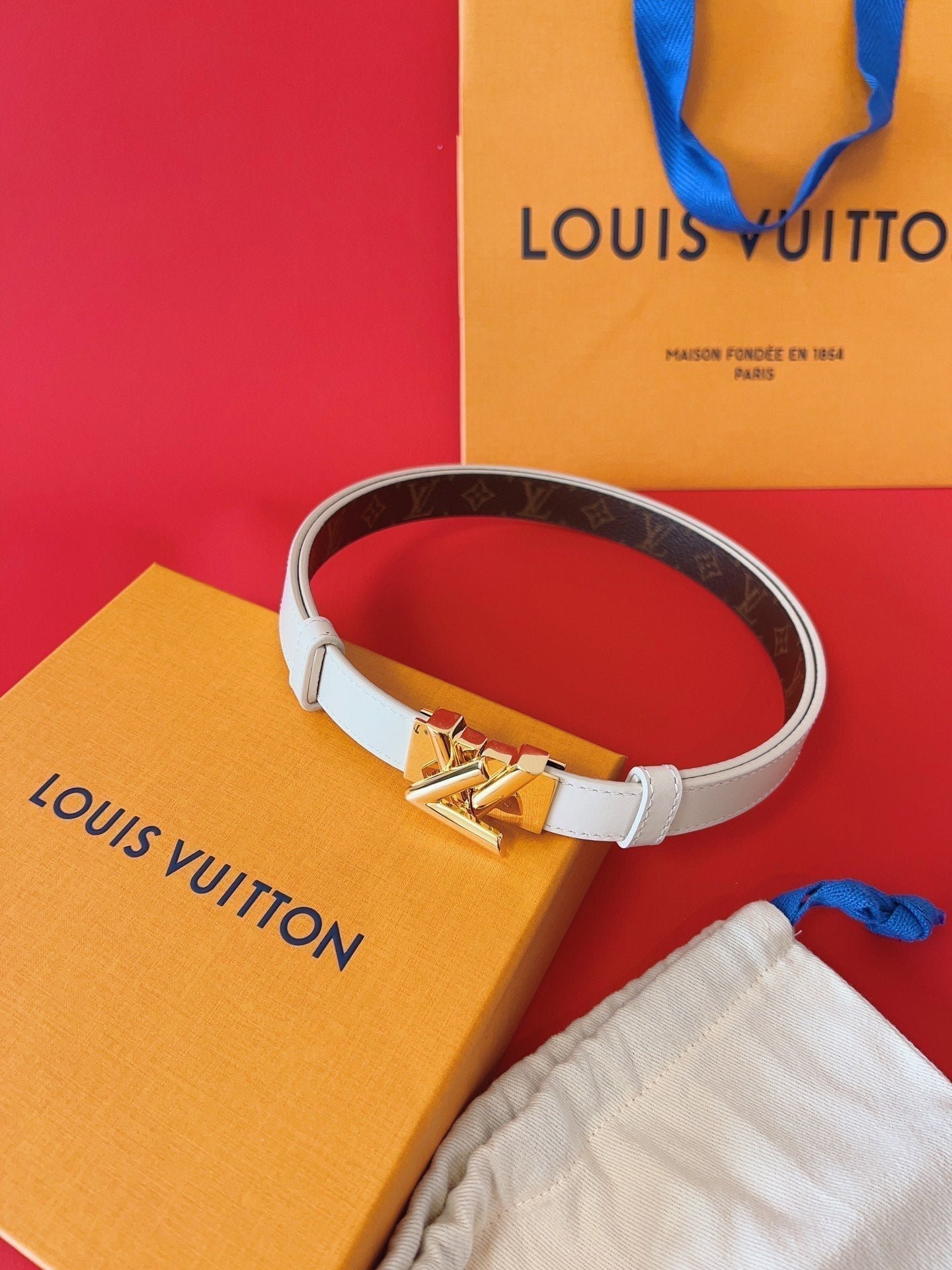 Alternative view of LV GO-14 20MM BELT IN WHITE CALFSKIN GOLD HARDWARE