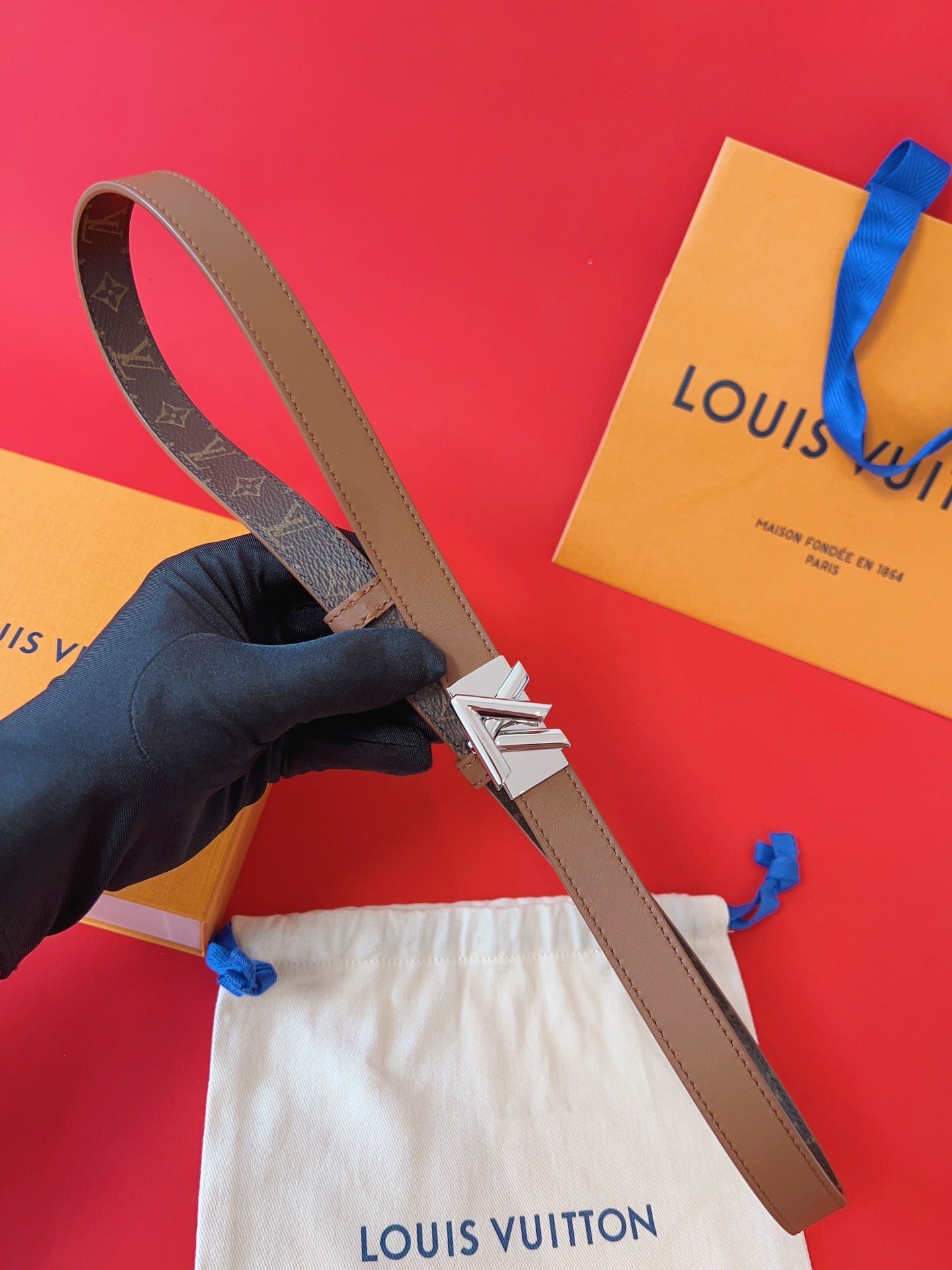 Alternative view of LV GO-14 20MM BELT IN BRONZE BROWN CALFSKIN SILVER HARDWARE