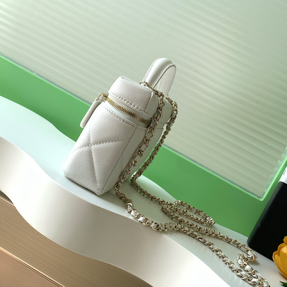 Alternative view of CHANEL Vanity with Chain(high-end grade)