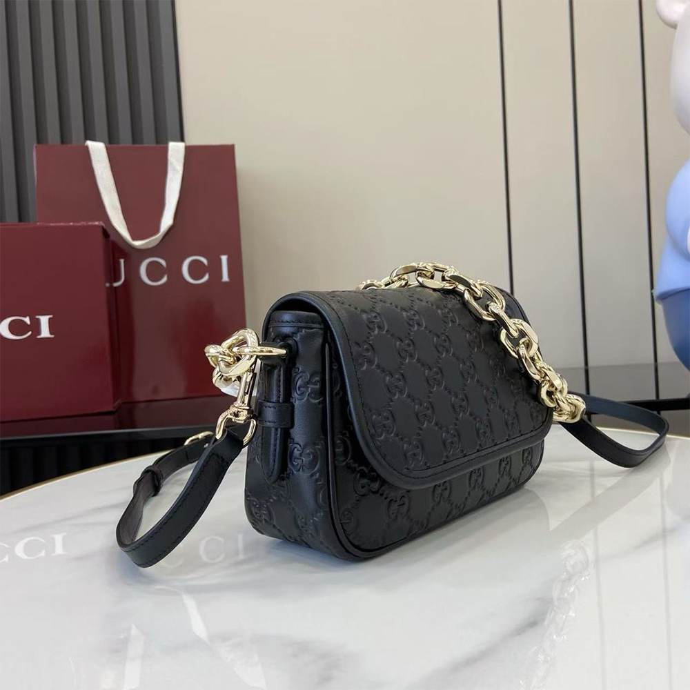 GG Emblem small shoulder bag - Image 4