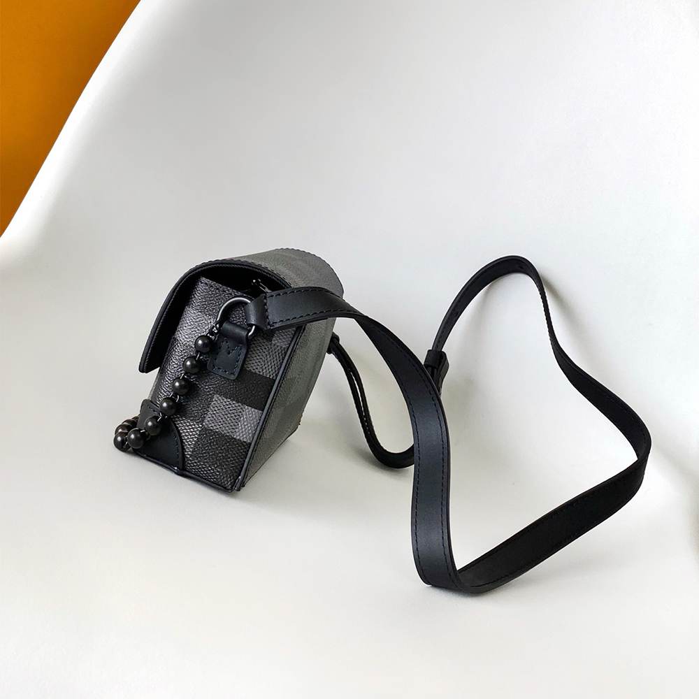 Alternative view of LV Steamer Wearable Wallet