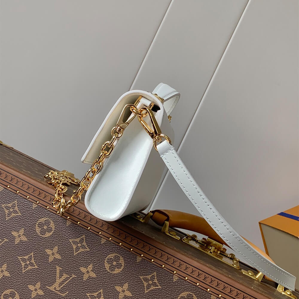 Alternative view of LV Wallet On Chain Capucines