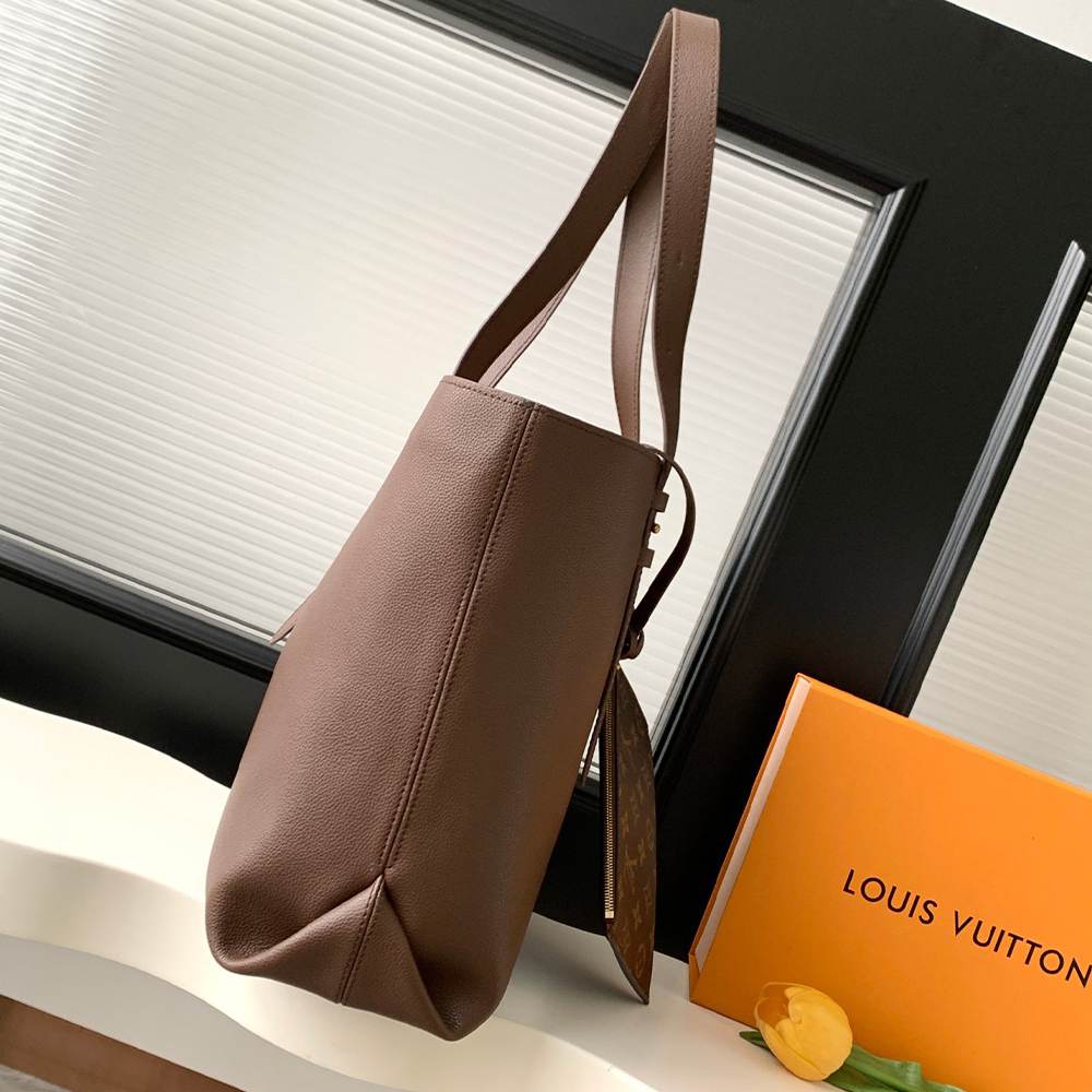 LV Low Key Cabas MM - Image 8