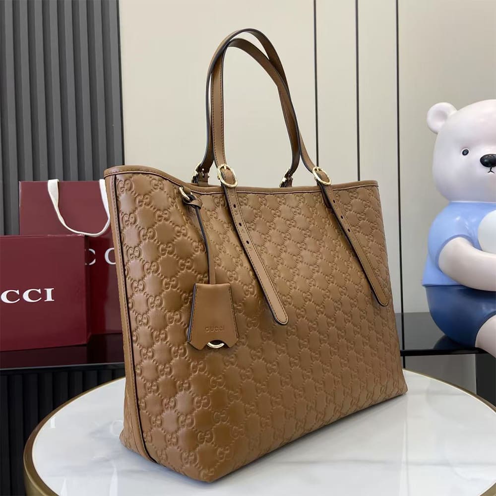 Alternative view of GG Emblem large tote bag