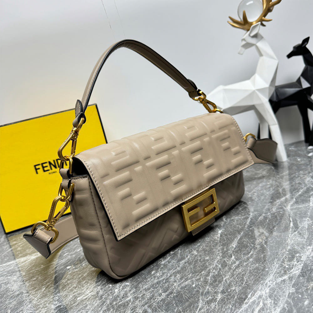 Alternative view of Fendi Baguette