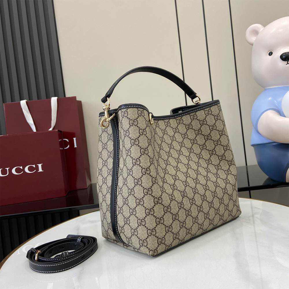 GG Emblem medium bucket bag - Image 5