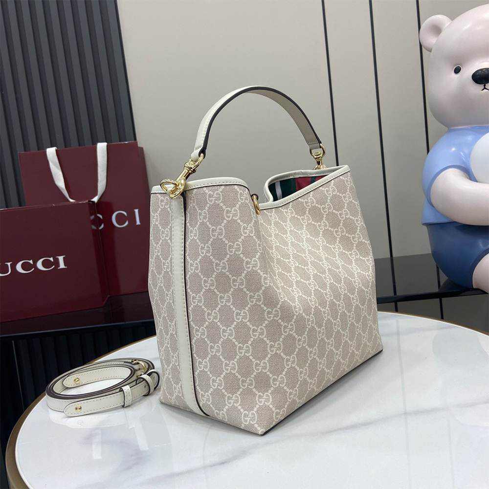 GG Emblem medium bucket bag - Image 4