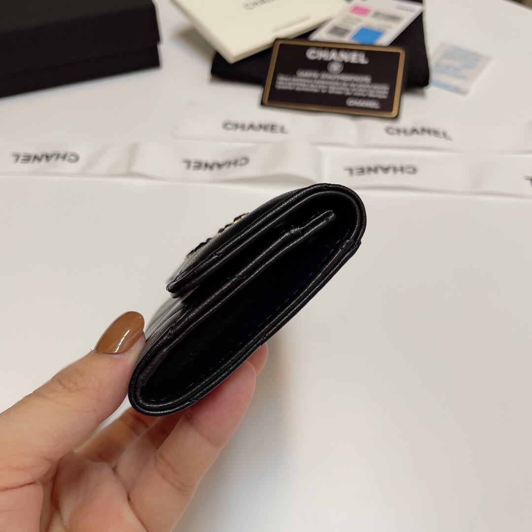 CHANEL 19 card holder with flap - Image 8