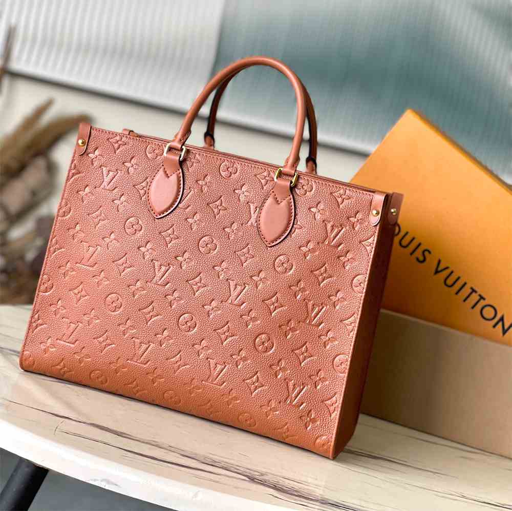 Alternative view of LV Onthego MM
