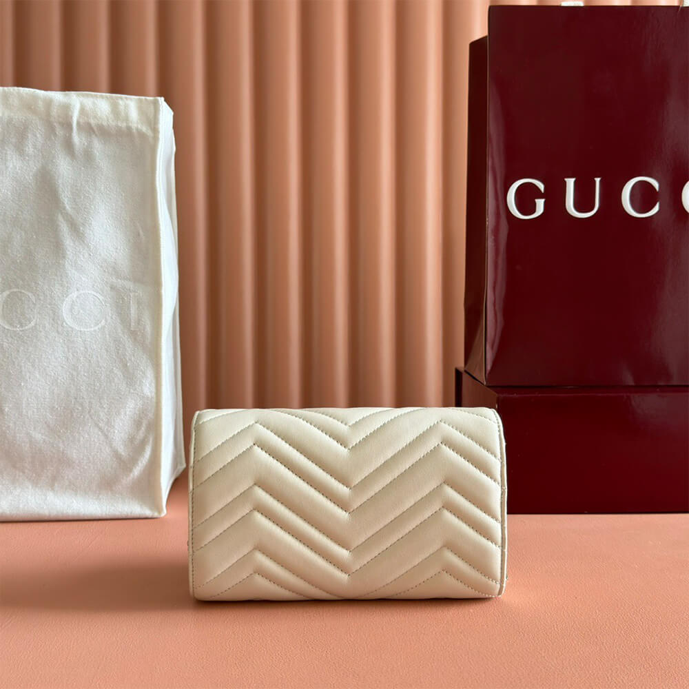 Alternative view of GG Marmont wallet on chain