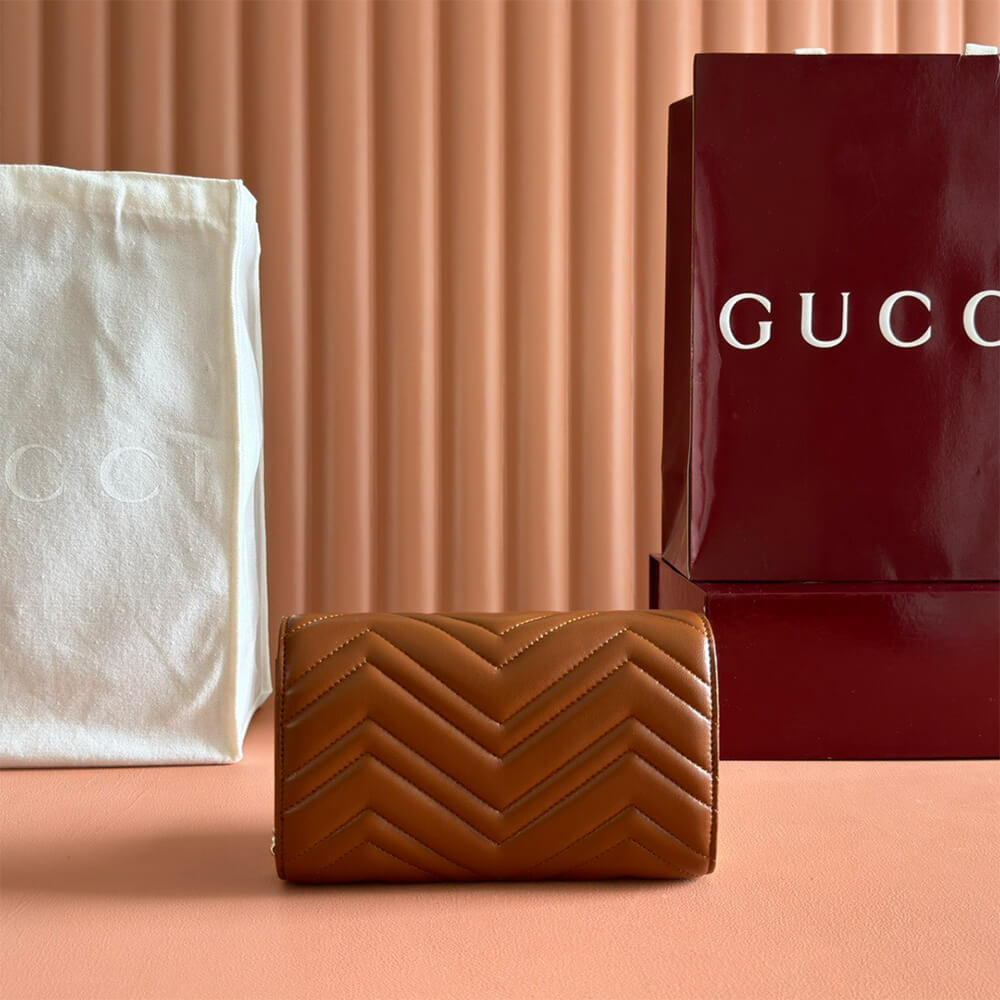 Alternative view of GG Marmont wallet on chain
