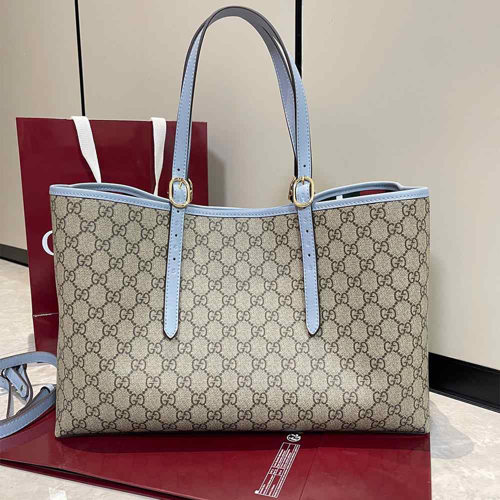 Alternative view of GG Emblem large tote bag