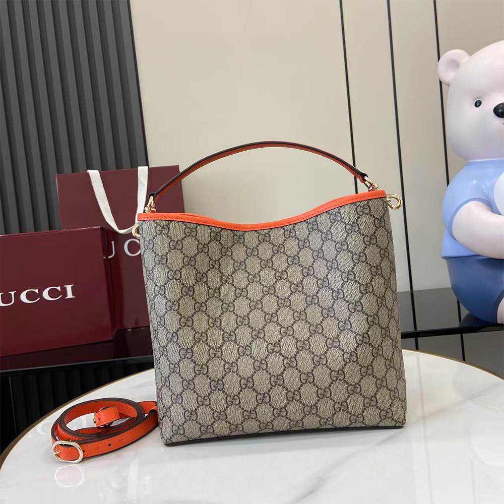 GG Emblem medium bucket bag - Image 6