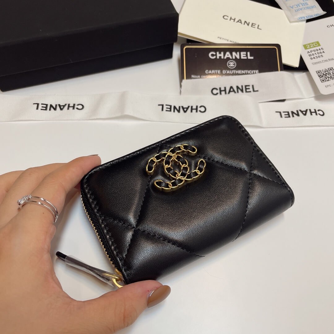 Alternative view of CHANEL Zipper wallet